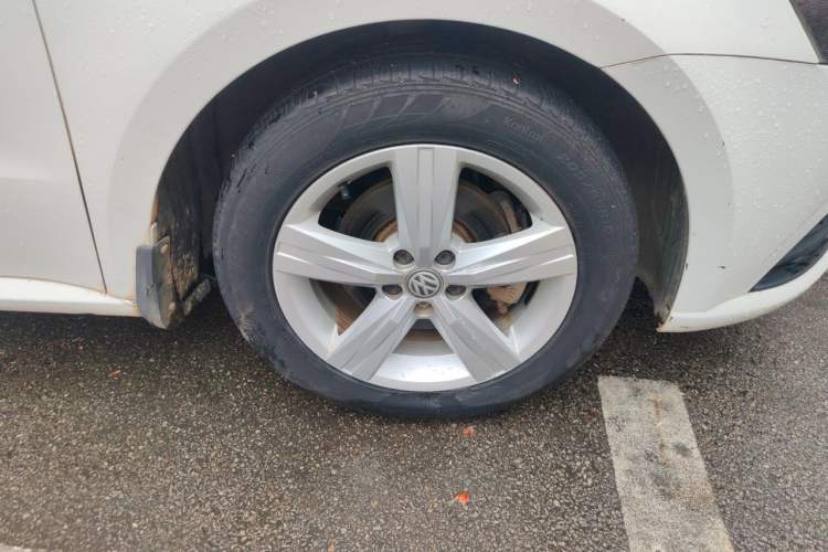 Used Volkswagen Lavida 2017 1.6L Automatic Fashion Edition Right Front Wheel Hub