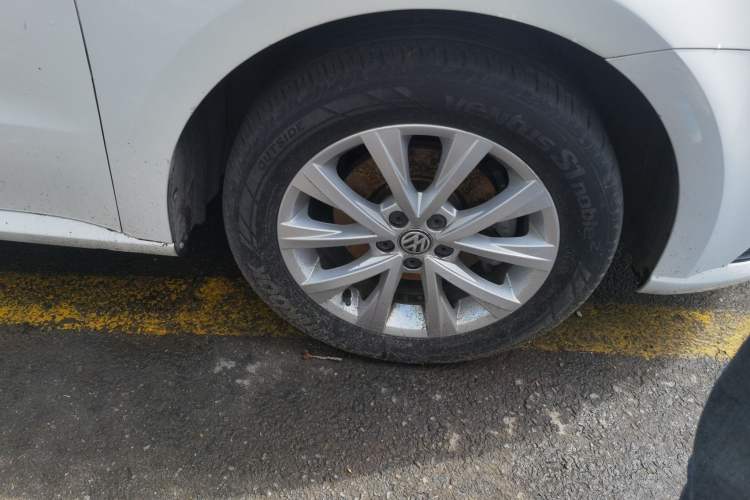 Used Volkswagen Lavida 2017 1.6L Automatic Comfort Edition Right Front Wheel Hub
