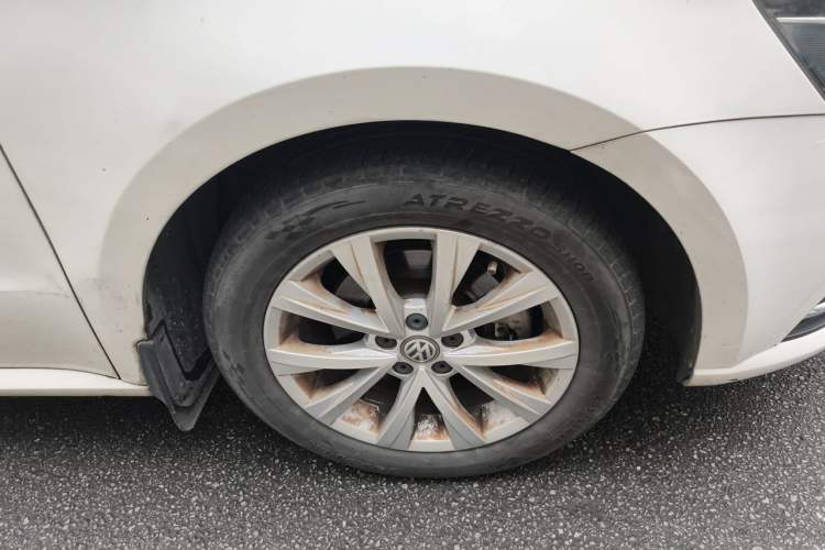 Used Volkswagen Lavida 2017 1.6L Manual Comfort Edition Right Front Wheel Hub