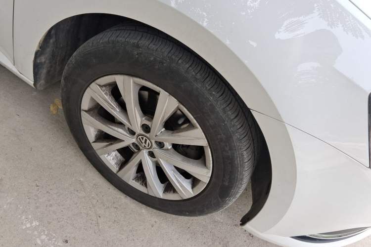 Used Volkswagen Lavida 2017 230TSI DSG Comfort Edition Right Front Wheel Hub