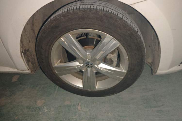 Used Volkswagen Lavida 2017 1.6L Manual Fashion Edition Right Front Wheel Hub