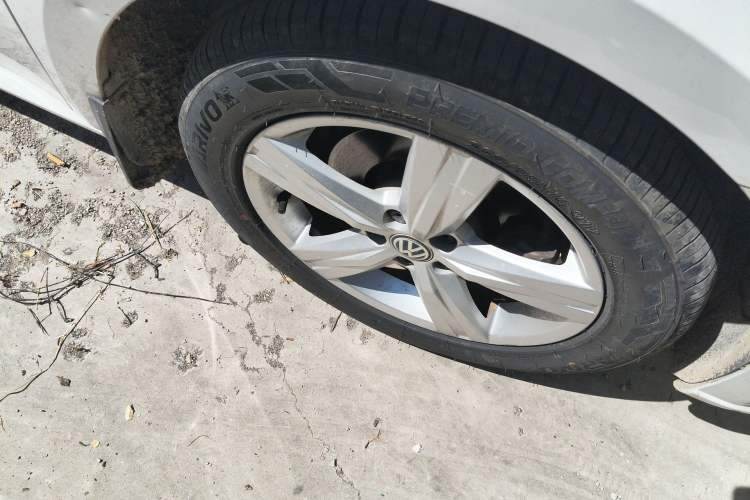 Used Volkswagen Lavida 2017 1.6L Manual Fashion Edition Right Front Wheel Hub