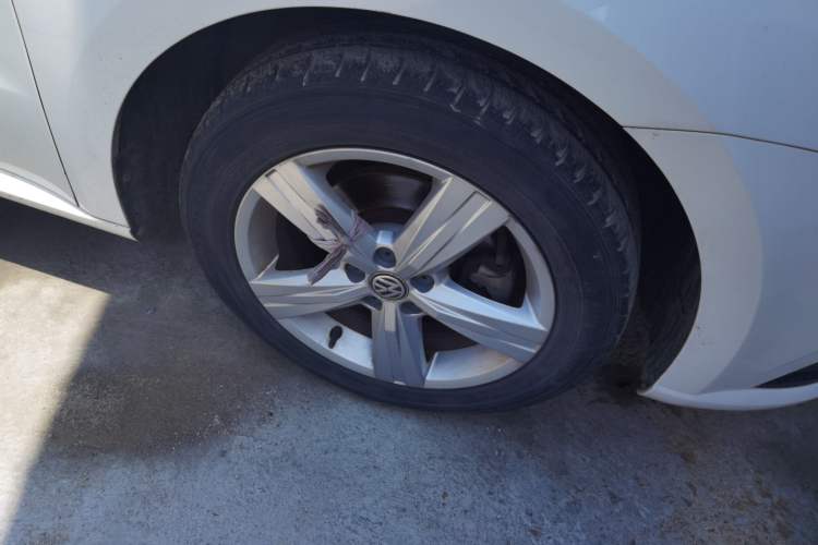 Used Volkswagen Lavida 2017 1.6L Automatic Fashion Edition Right Front Wheel Hub