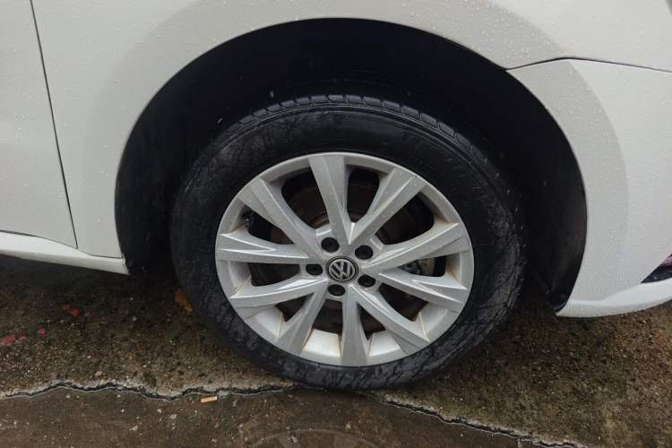 Used Volkswagen Lavida 2017 1.6L Manual Comfort Edition Right Front Wheel Hub