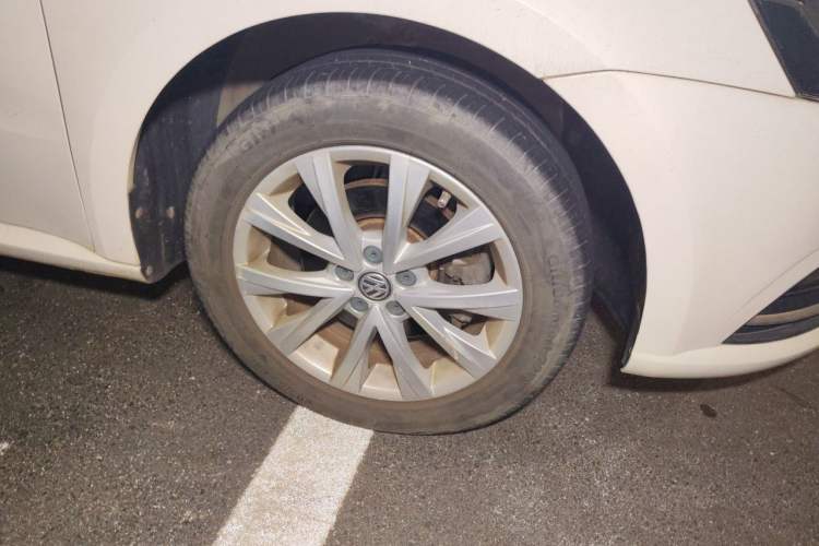 Used Volkswagen Lavida 2017 1.6L Manual Comfort Edition Right Front Wheel Hub