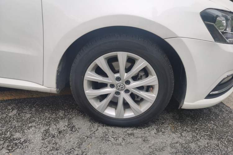 Used Volkswagen Lavida 2017 230TSI DSG Comfort Edition Right Front Wheel Hub