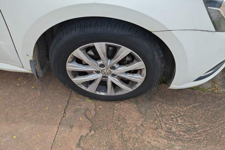Used Volkswagen Lavida 2017 230TSI DSG Comfort Edition Right Front Wheel Hub