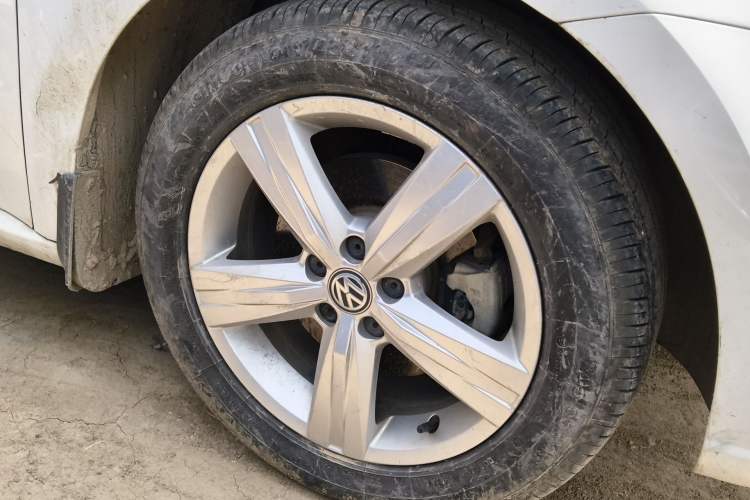 Used Volkswagen Lavida 2017 1.6L Manual Fashion Edition Right Front Wheel Hub