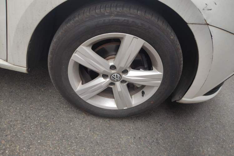 Used Volkswagen Lavida 2017 1.6L Automatic Fashion Edition Right Front Wheel Hub