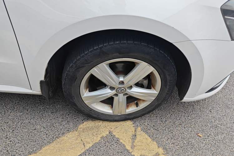 Used Volkswagen Lavida 2017 1.6L Manual Fashion Edition Right Front Wheel Hub