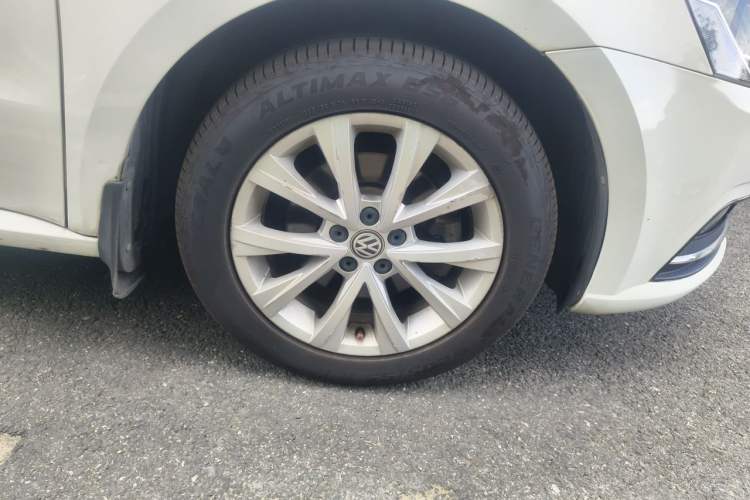 Used Volkswagen Lavida 2017 1.6L Automatic Comfort Edition Right Front Wheel Hub