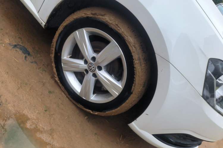 Used Volkswagen Lavida 2017 1.6L Manual Fashion Edition Right Front Wheel Hub