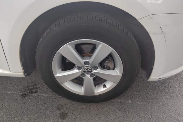Used Volkswagen Lavida 2017 1.6L Automatic Comfort Edition Right Front Wheel Hub