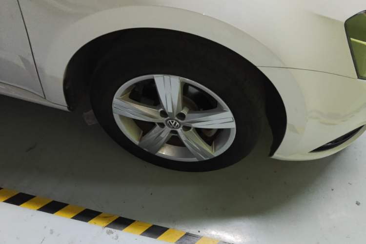 Used Volkswagen Lavida 2017 1.6L Automatic Fashion Edition Right Front Wheel Hub