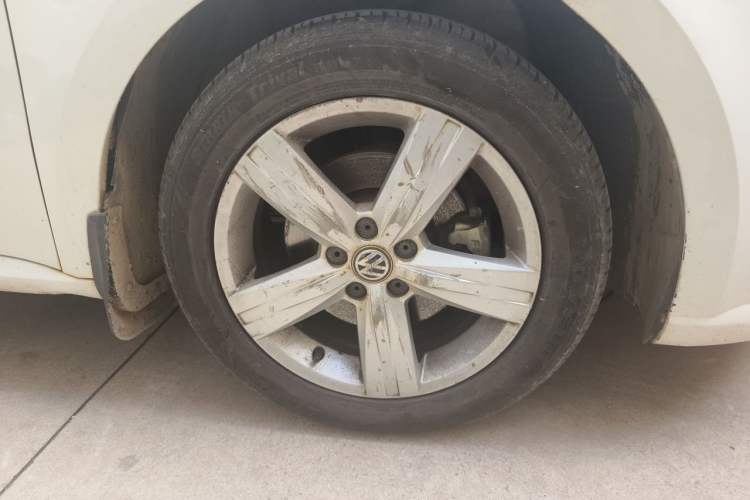 Used Volkswagen Lavida 2017 1.6L Automatic Fashion Edition Right Front Wheel Hub
