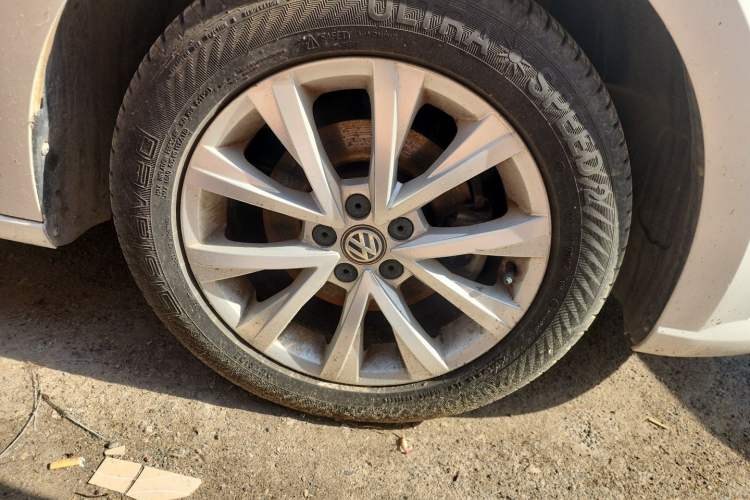 Used Volkswagen Lavida 2017 1.6L Manual Comfort Edition Right Front Wheel Hub