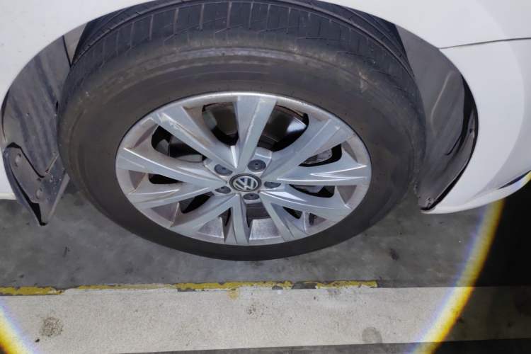Used Volkswagen Lavida 2017 230TSI DSG Comfort Edition Right Front Wheel Hub