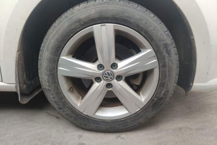Used Volkswagen Lavida 2017 1.6L Manual Fashion Edition Right Front Wheel Hub