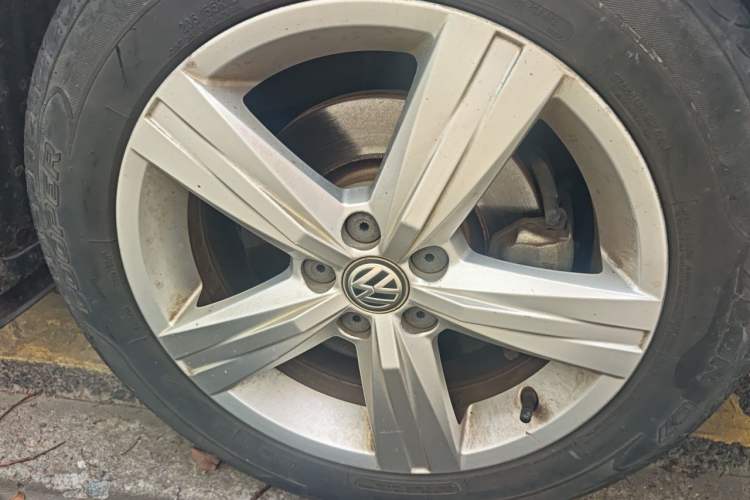 Used Volkswagen Lavida 2017 1.6L Manual Fashion Edition Right Front Wheel Hub