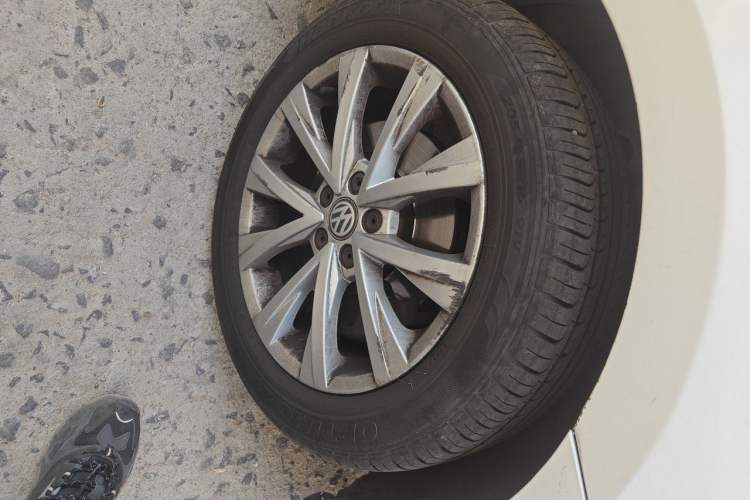 Used Volkswagen Lavida 2017 230TSI DSG Comfort Edition Right Front Wheel Hub
