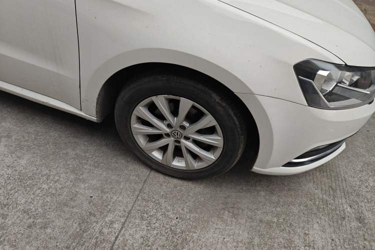 Used Volkswagen Lavida 2017 1.6L Automatic Comfort Edition Right Front Wheel Hub