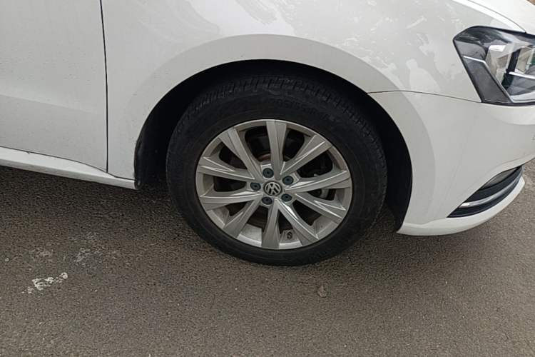 Used Volkswagen Lavida 2017 1.6L Manual Comfort Edition Right Front Wheel Hub