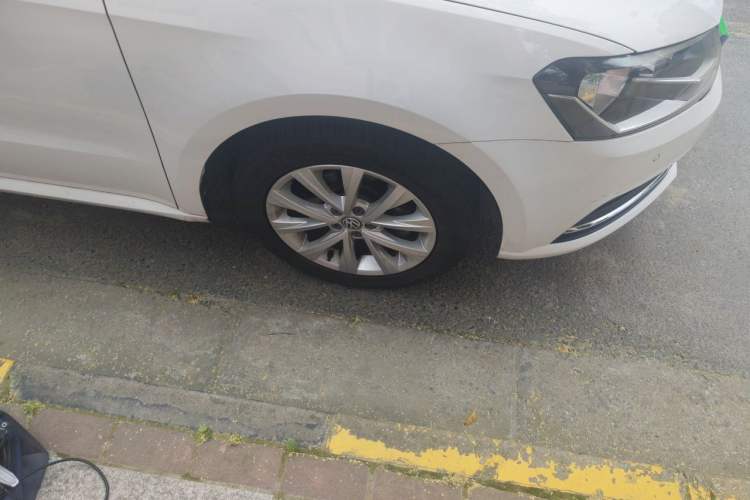 Used Volkswagen Lavida 2017 1.6L Manual Comfort Edition Right Front Wheel Hub