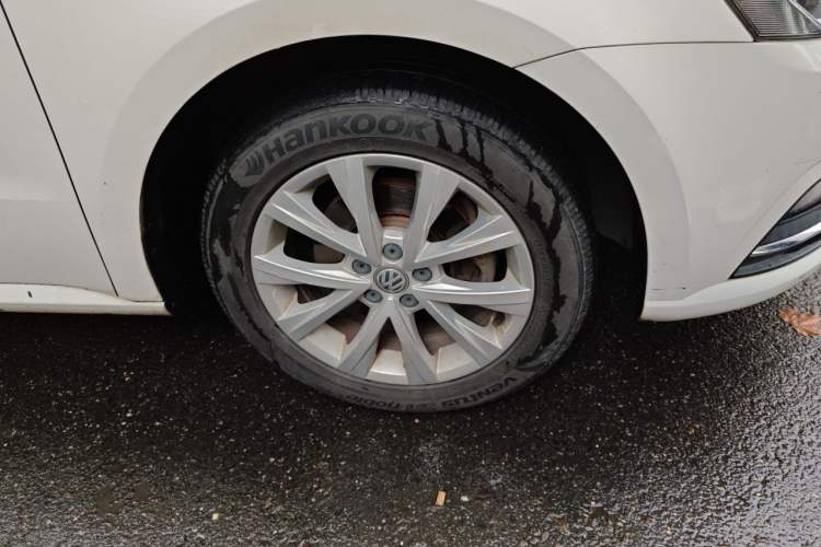 Used Volkswagen Lavida 2017 1.6L Manual Comfort Edition Right Front Wheel Hub
