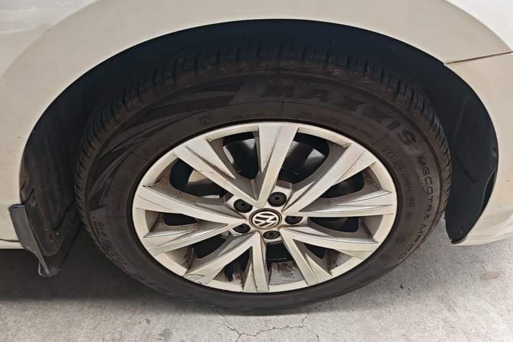 Used Volkswagen Lavida 2017 230TSI DSG Comfort Edition Right Front Wheel Hub
