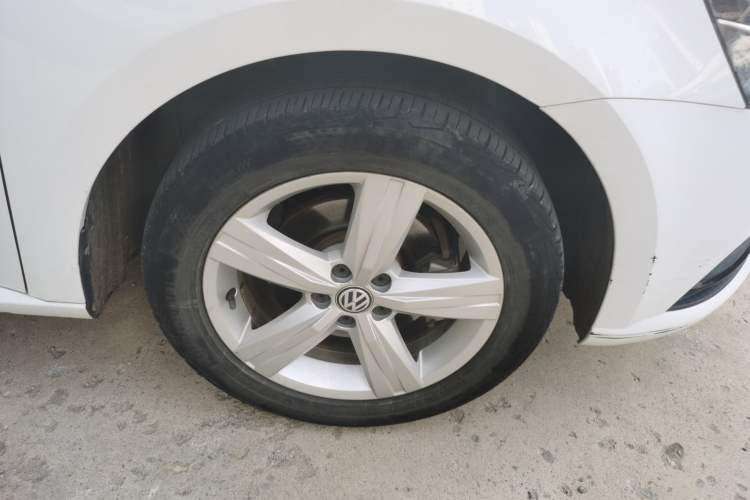Used Volkswagen Lavida 2017 1.6L Manual Fashion Edition Right Front Wheel Hub