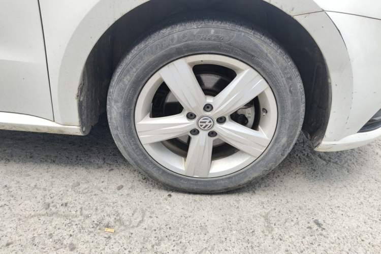 Used Volkswagen Lavida 2017 1.6L Manual Fashion Edition Right Front Wheel Hub
