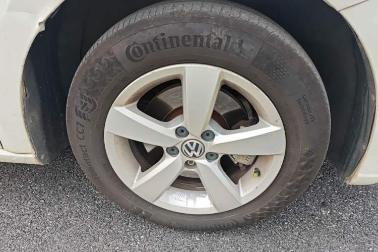 Used Volkswagen Lavida 2017 1.6L Automatic Fashion Edition Right Front Wheel Hub