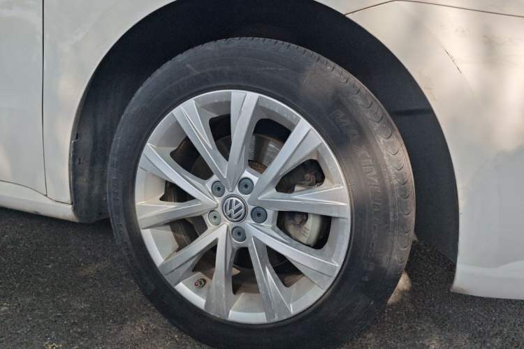 Used Volkswagen Lavida 2017 1.6L Manual Comfort Edition Right Front Wheel Hub