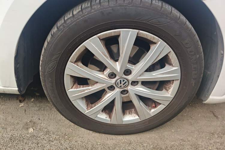 Used Volkswagen Lavida 2017 230TSI DSG Comfort Edition Right Front Wheel Hub
