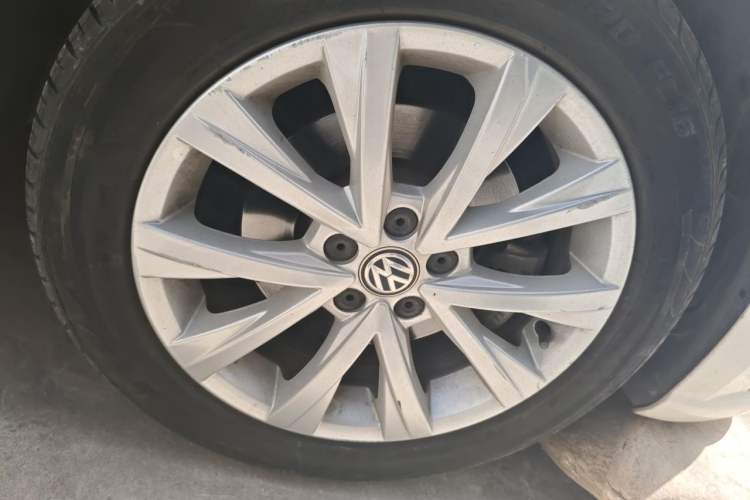 Used Volkswagen Lavida 2017 1.6L Manual Comfort Edition Right Front Wheel Hub