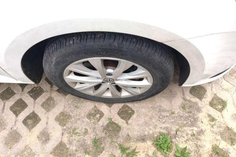 Used Volkswagen Lavida 2017 1.6L Automatic Comfort Edition Right Front Wheel Hub