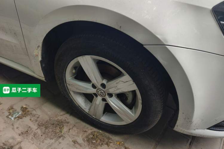 Used Volkswagen Lavida 2017 1.6L Automatic Fashion Edition Right Front Wheel Hub