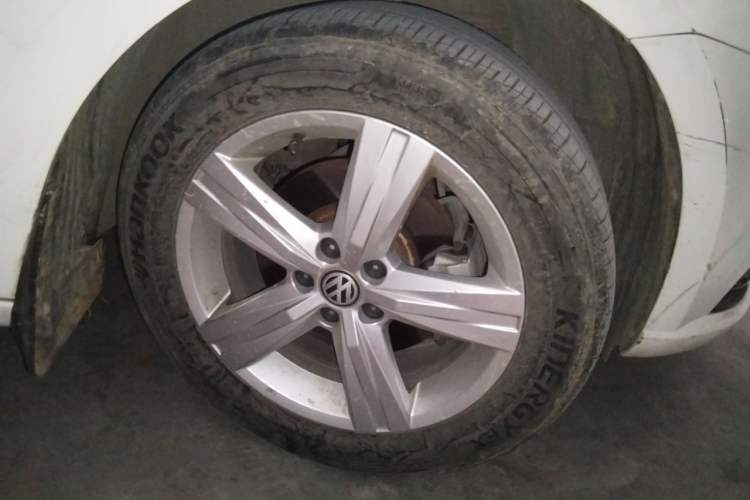 Used Volkswagen Lavida 2017 1.6L Automatic Fashion Edition Right Front Wheel Hub