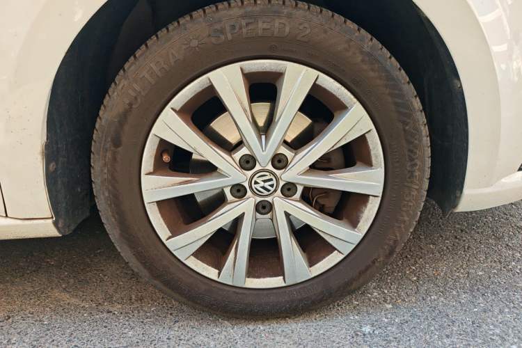 Used Volkswagen Lavida 2017 230TSI DSG Comfort Edition Right Front Wheel Hub