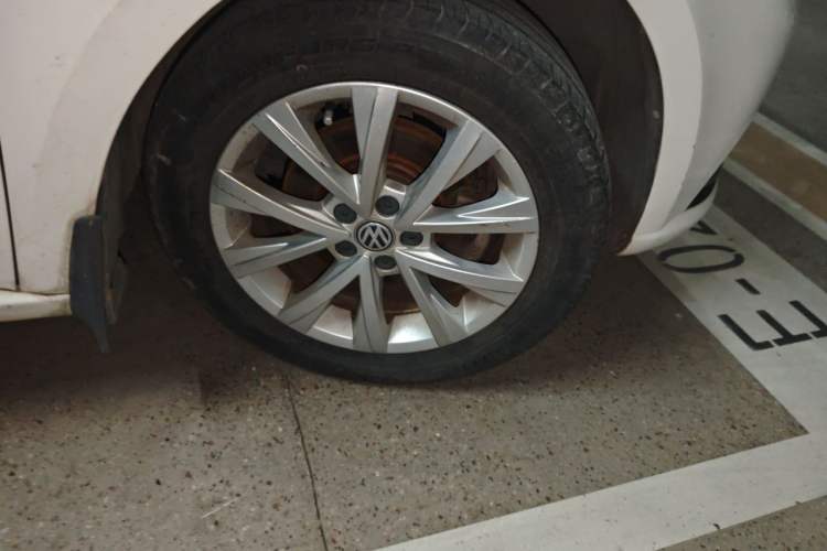Used Volkswagen Lavida 2017 1.6L Manual Comfort Edition Right Front Wheel Hub