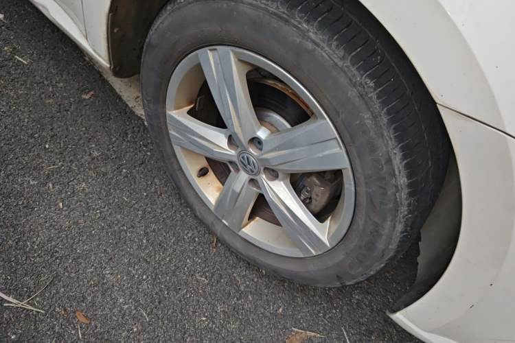 Used Volkswagen Lavida 2017 1.6L Automatic Fashion Edition Right Front Wheel Hub