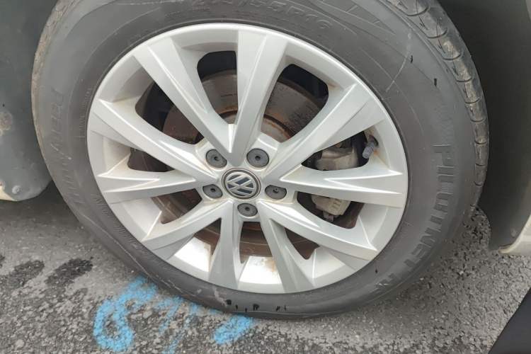 Used Volkswagen Lavida 2017 1.6L Manual Comfort Edition Right Front Wheel Hub