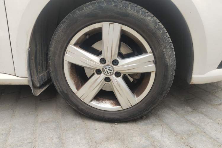 Used Volkswagen Lavida 2017 1.6L Manual Fashion Edition Right Front Wheel Hub