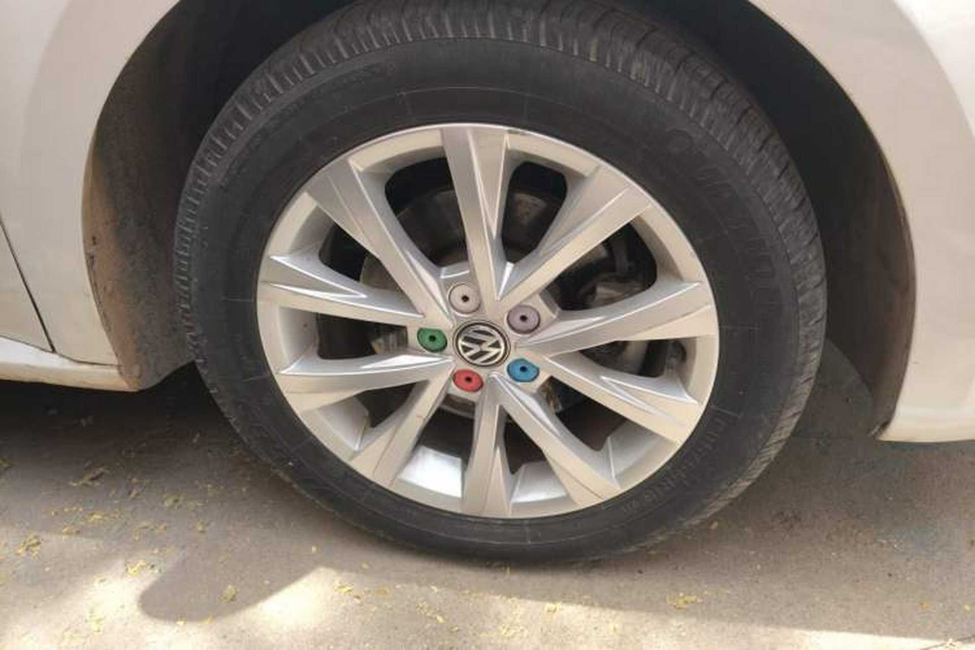 Used Volkswagen Lavida 2017 1.6L Automatic Comfort Edition Right Front Wheel Hub