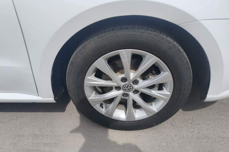 Used Volkswagen Lavida 2017 1.6L Manual Comfort Edition Right Front Wheel Hub
