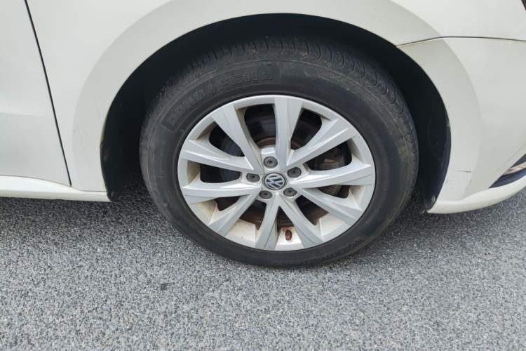 Used Volkswagen Lavida 2017 1.6L Automatic Comfort Edition Right Front Wheel Hub