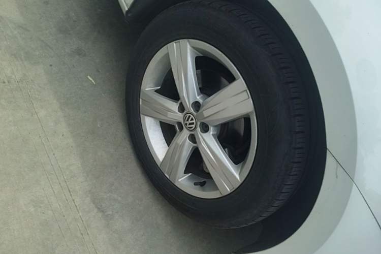 Used Volkswagen Lavida 2017 1.6L Manual Fashion Edition Right Front Wheel Hub