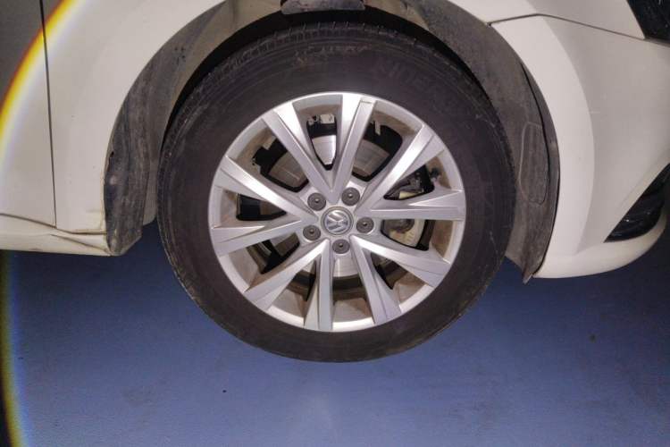 Used Volkswagen Lavida 2017 1.6L Automatic Comfort Edition Right Front Wheel Hub
