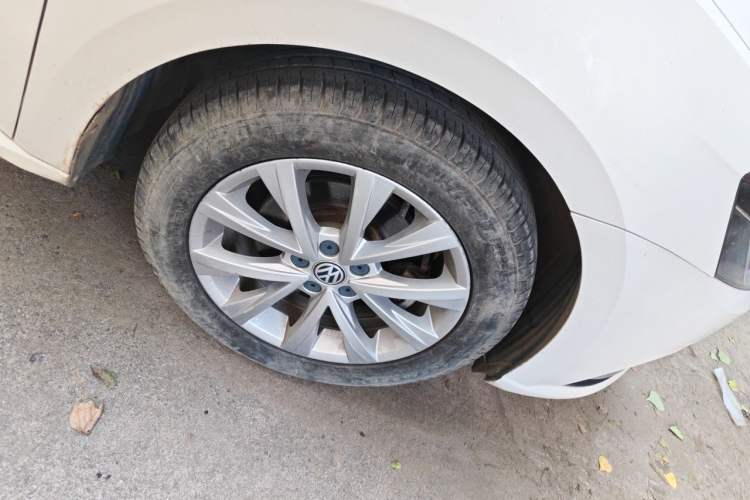 Used Volkswagen Lavida 2017 1.6L Automatic Comfort Edition Right Front Wheel Hub