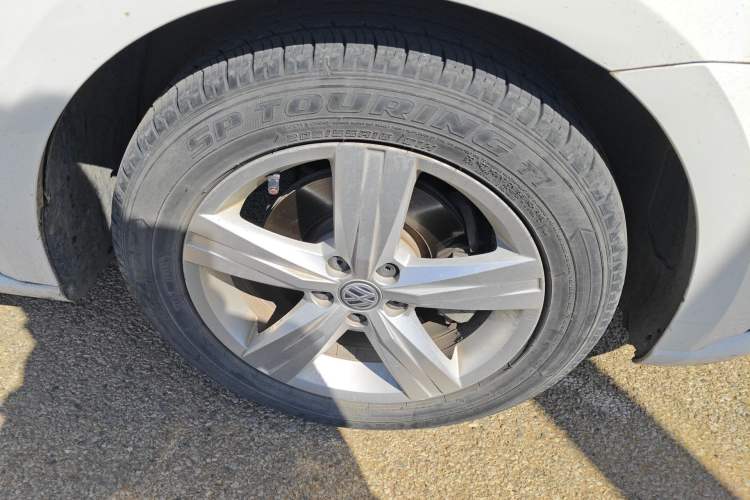 Used Volkswagen Lavida 2017 1.6L Automatic Fashion Edition Right Front Wheel Hub